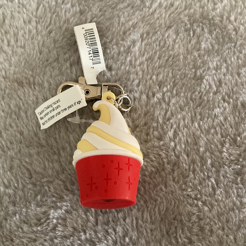 Disney dole whip wishable keychain NWT - Picture 2 of 2